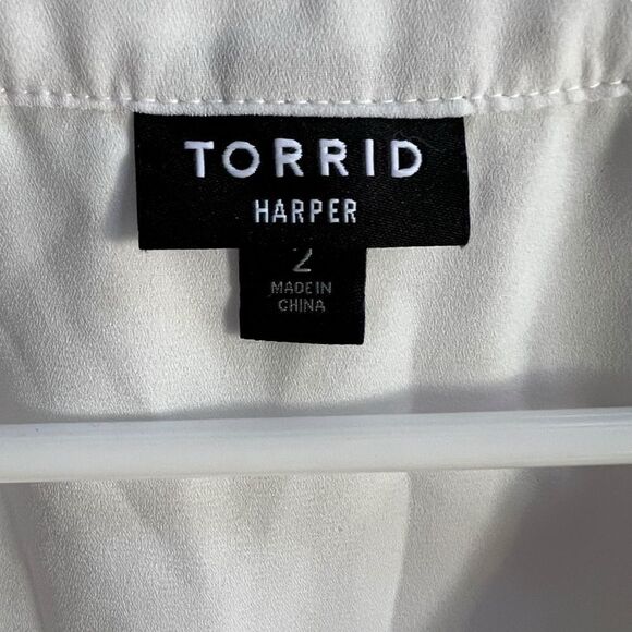 Torrid white with gold pineapples Harper Georgette 3/4 sleeve 2 - Picture 3 of 7